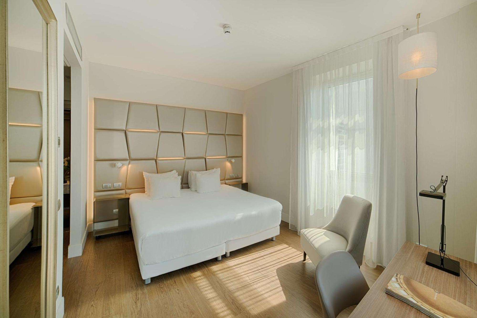 Hotel NH Collection Roma Centro Esterno foto