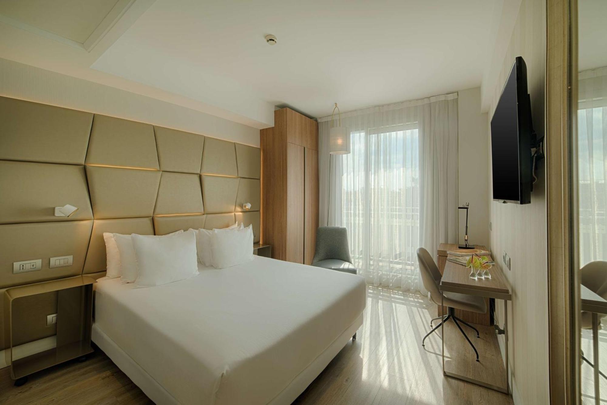 Hotel NH Collection Roma Centro Esterno foto